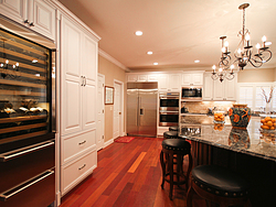 Large Kitchen With Island - Cabinet Design
