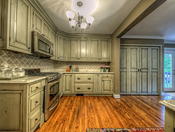Farmhouse Kitchen Design - Hardwood Floors